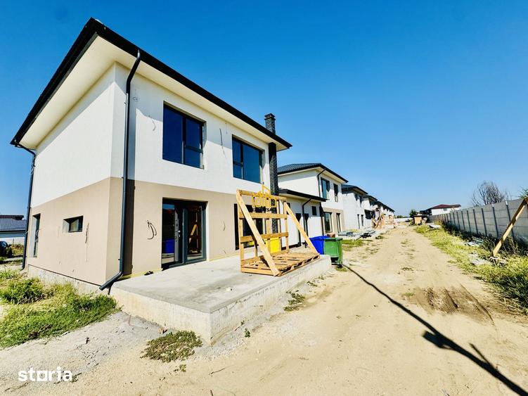 Casă cu 4 camere cu Teren 340 Mp în Domnești