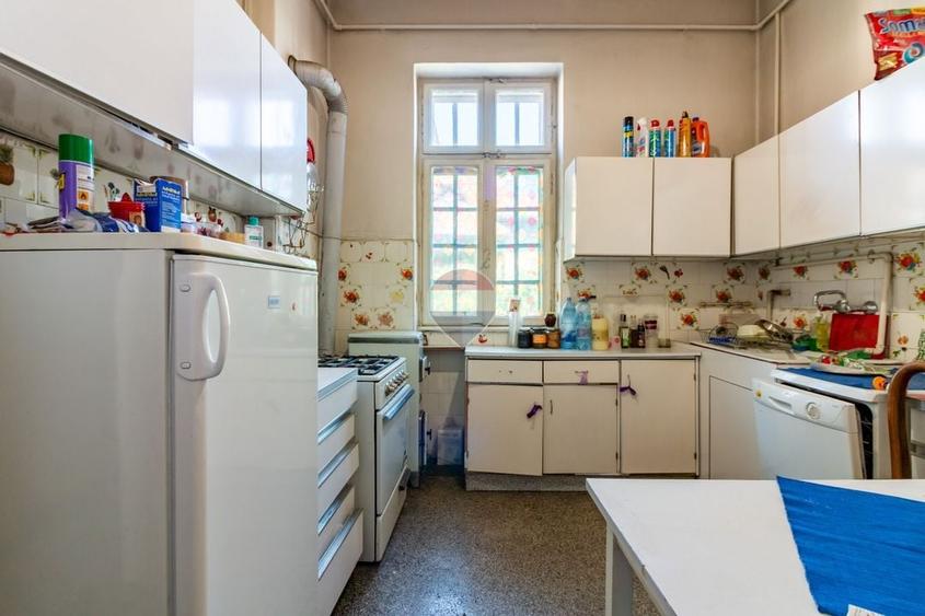 Casă individuală cu 7 camere cu Teren 241 Mp în Kiseleff