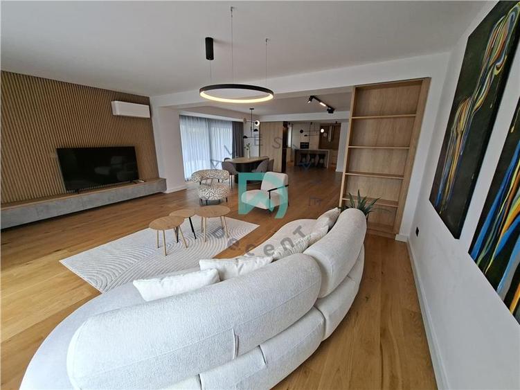 Apartament cu 4 camere decomandat în Drumul Poienii