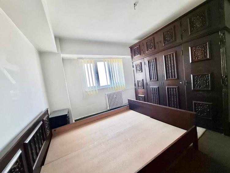 Apartament cu 4 camere decomandat, mobilat în Colentina