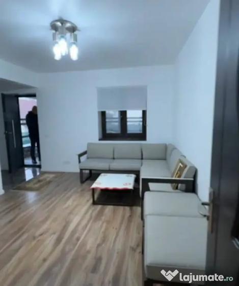 Casă cu 7 camere cu Teren 600 Mp în Central