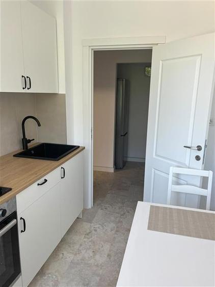 Apartament cu 3 camere semidecomandat în Titan