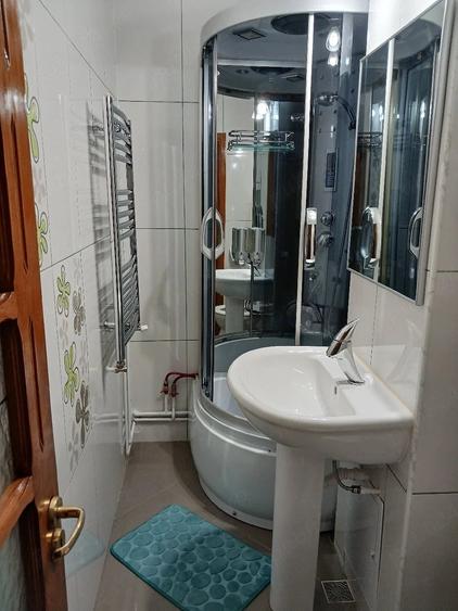 Apartament cu 4 camere decomandat în Central