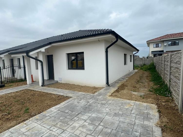 Duplex cu 3 camere cu Teren 300 Mp în Urseni
