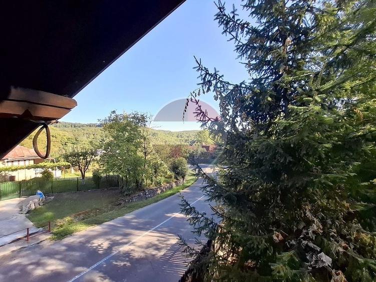 Casă individuală cu 7 camere cu Teren 826 Mp în Provița de Jos