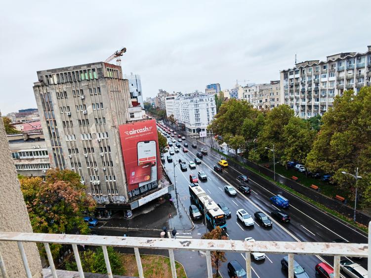Garsonieră decomandată în P-ța Romană