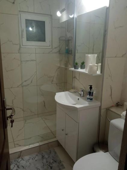 Apartament cu 3 camere semidecomandat în Faleza Nord