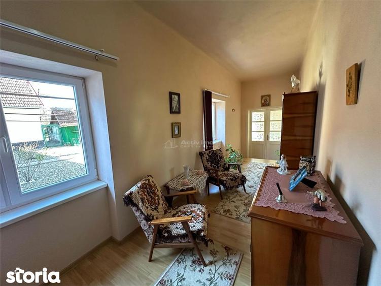 Casa Solida, pentru Familie extinsa, cu Gradina si Teren, Doclin - 15