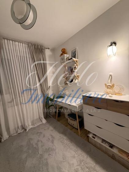 Apartament cu 3 camere semidecomandat în Florești