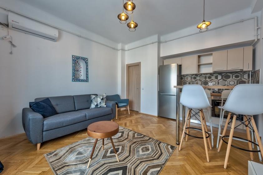 Apartament cu 2 camere semidecomandat în Universitate