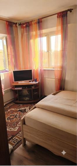 Apartament cu 3 camere semidecomandat în Calea Moroieni