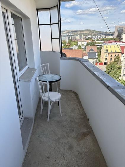 Inchiriez apartament 3 camere decomandat, zona semi-centrala (Str Nasaud) - 1
