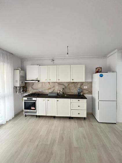 Apartament cu 3 camere semidecomandat în Baicului