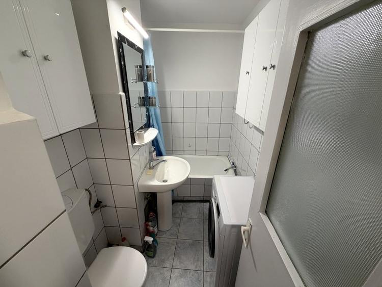 Garsonieră decomandată, mobilată în Cetate