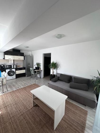 Apartament cu 2 camere semidecomandat în Berceni