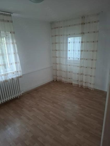 Garsonieră decomandată în Prundu