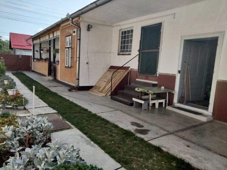 Casă cu 3 camere în Exterior Vest
