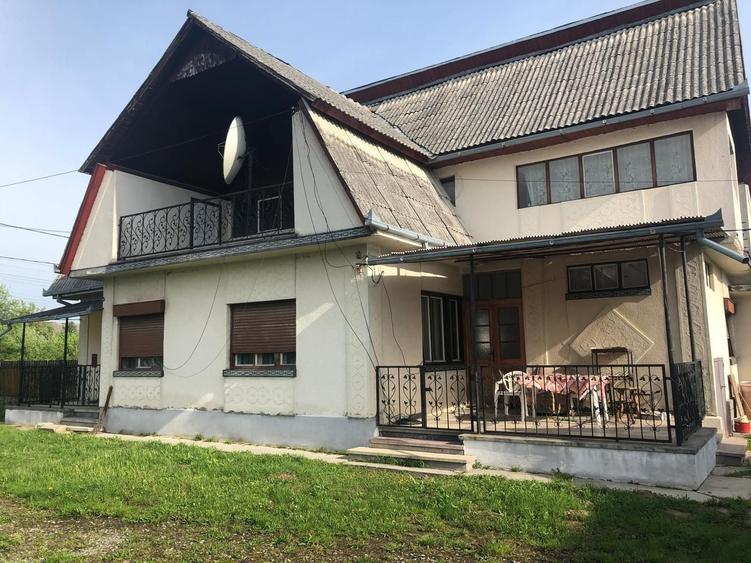 Casă cu 4 camere în Crucișor