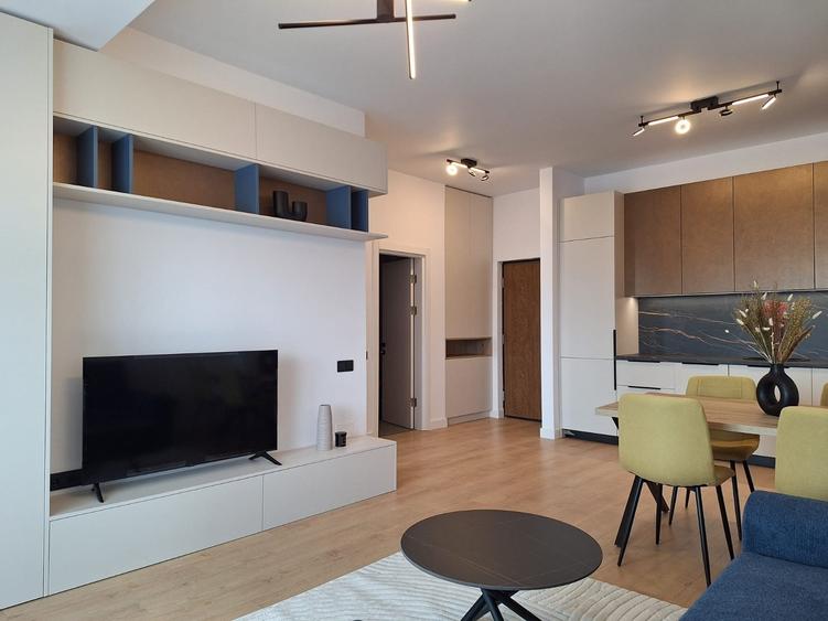 Apartament cu 2 camere semidecomandat, mobilat în Florești