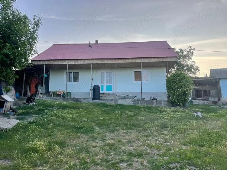 Casă cu 3 camere în Scobinți