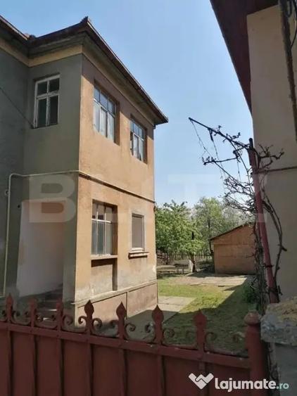 Casă cu 6 camere cu Teren 1100 Mp în 14 Mai