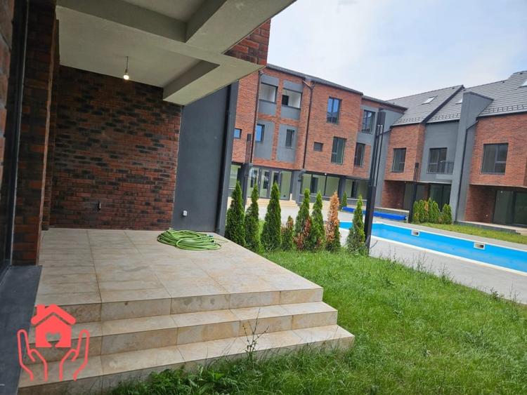 Casă cu 4 camere decomandat cu Piscina în Pipera