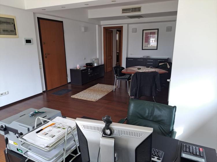 Apartament cu 2 camere semidecomandat în Capitale