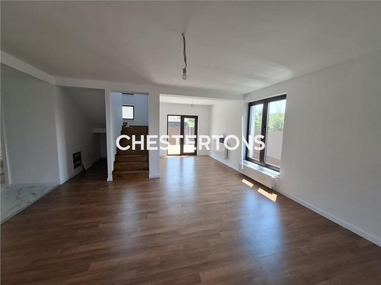 Casă cu 4 camere cu Teren 438 Mp în Crevedia