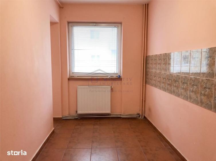 Apartament cu 3 camere decomandat în George Enescu
