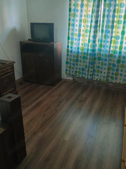 Garsonieră decomandată în Precista