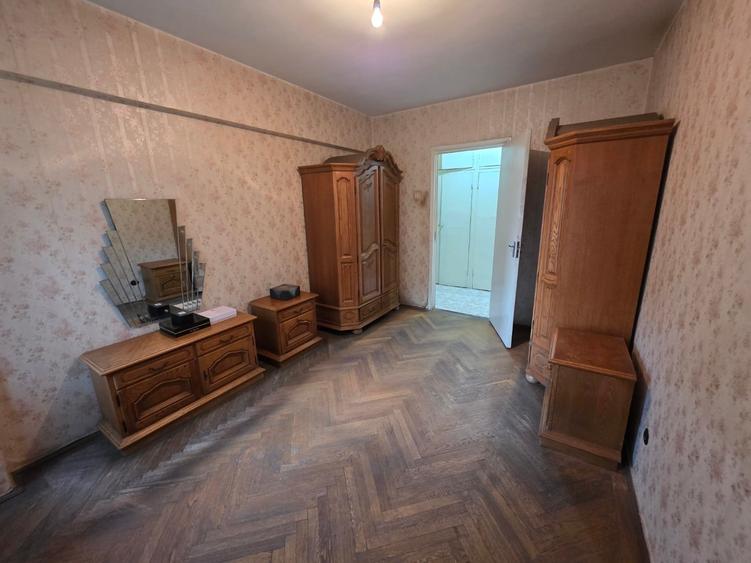Apartament cu 3 camere decomandat în Basarabia
