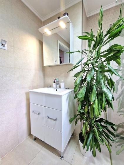 Apartament cu 4 camere semidecomandat, mobilat în Florești