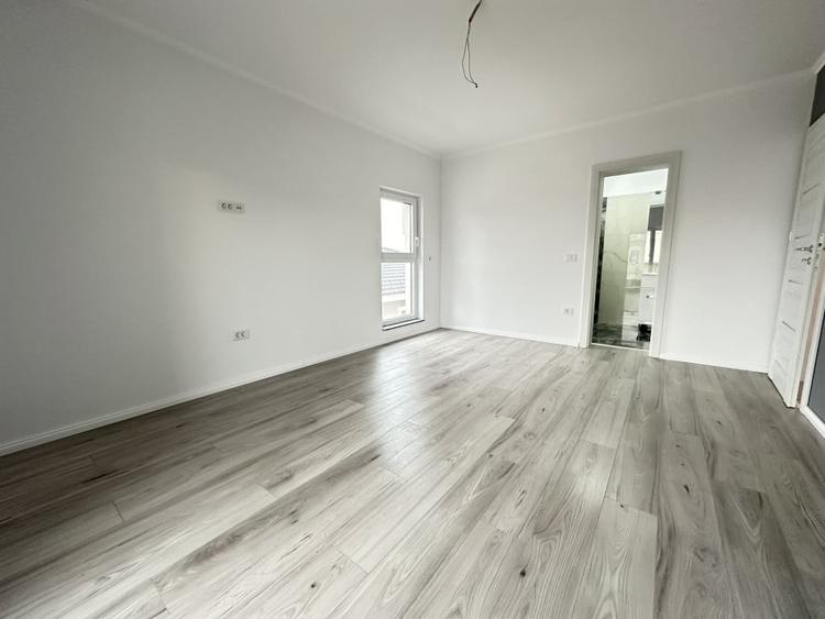 Duplex cu 4 camere cu Canalizare în Dumbrăvița