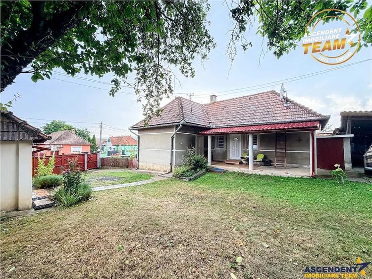 Casă cu 1 camere cu Teren 1315 Mp în Cernat