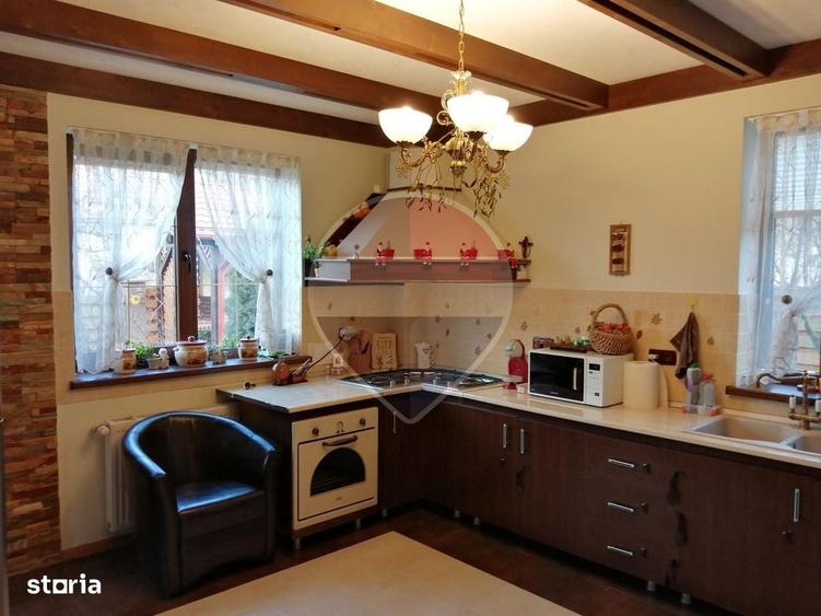 Casă cu 4 camere în Trăisteni