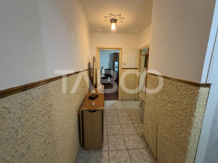 Apartament decomandat 2 camere parter boxa la subsol zona 1 Decembrie - 8