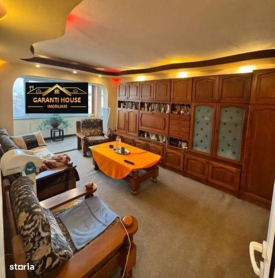 Apartament cu 3 camere decomandat în Republicii