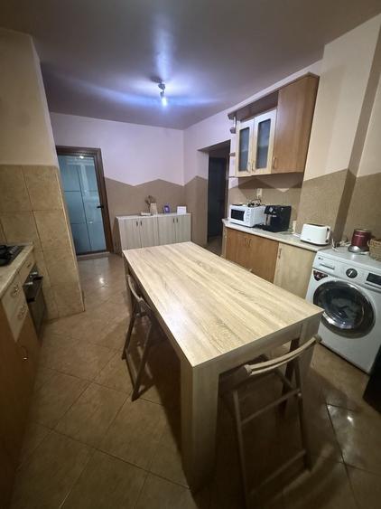 Apartament cu 3 camere decomandat în Săsar