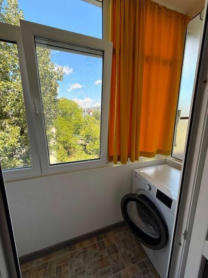 Apartament cu 3 camere decomandat în Podu Roș