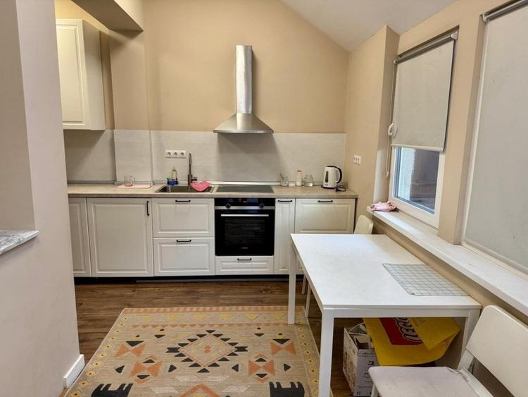 Apartament cu 3 camere semidecomandat în Central