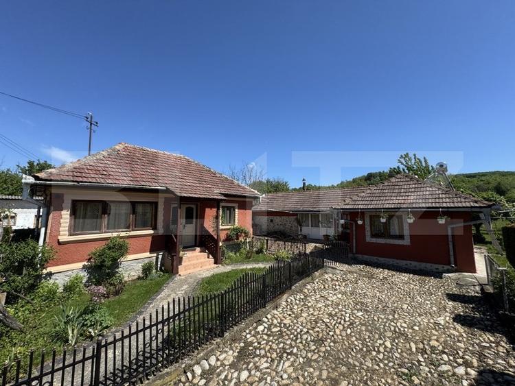Casă individuală cu 4 camere cu Canalizare în Exterior Est