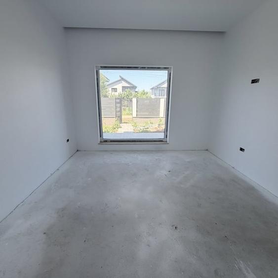 Casă cu 4 camere cu Teren 370 Mp în Tunari