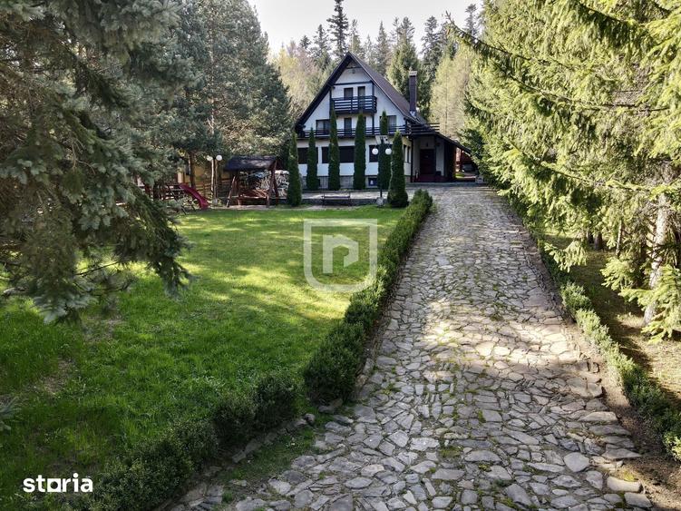 Casă cu 7 camere cu Teren 1731 Mp în Mănăstirea Humorului
