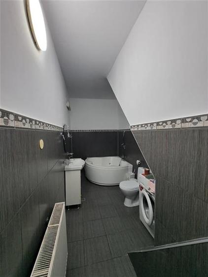 Apartament cu 4 camere semidecomandat, mobilat în Gruia