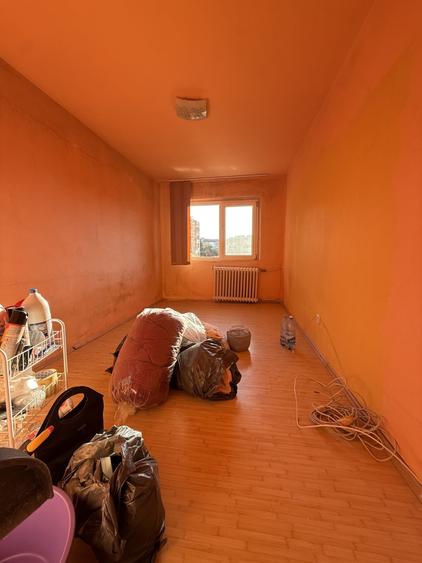 Apartament cu 3 camere semidecomandat în P-ța Doina