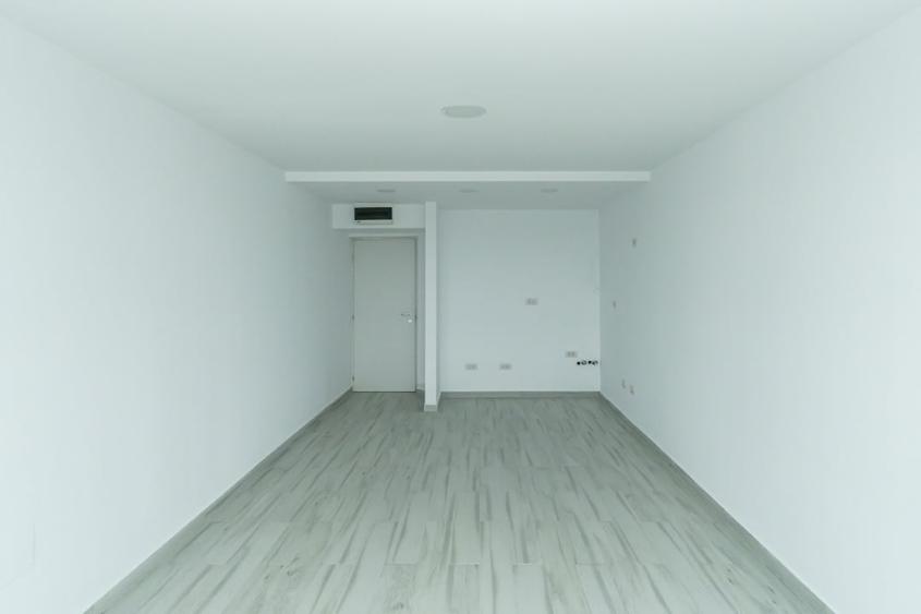 Apartament cu 3 camere semidecomandat în Olimp
