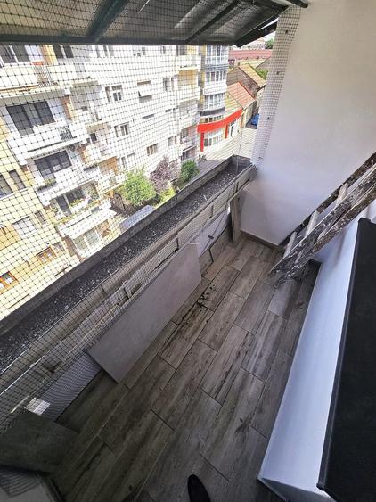 Apartament cu 3 camere semidecomandat în Ultracentral