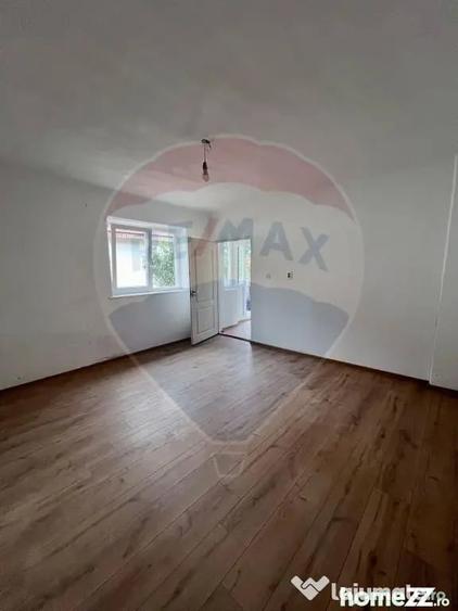Casă cu 5 camere cu Teren 2000 Mp în Peștiș