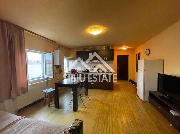 Apartament cu 2 camere, mobilat în Hipodrom 2