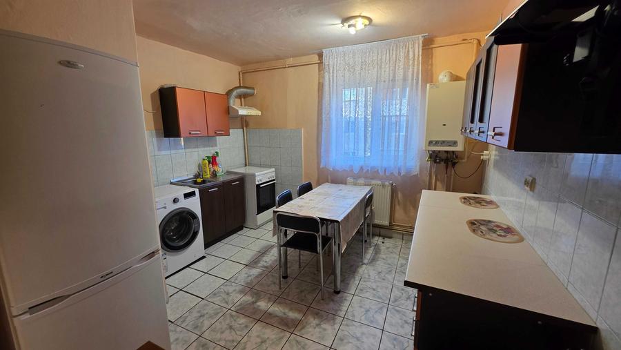 Apartament cu 2 camere semidecomandat în Cetate